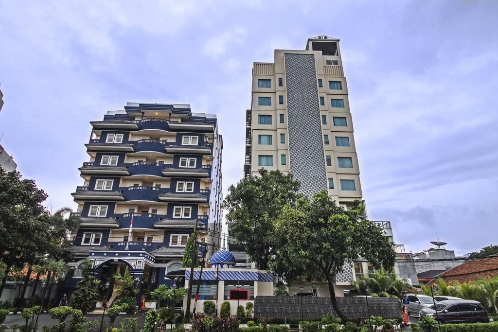 Reddoorz Premium @ Thamrin Kebon Sirih Hotel Jakarta Kültér fotó