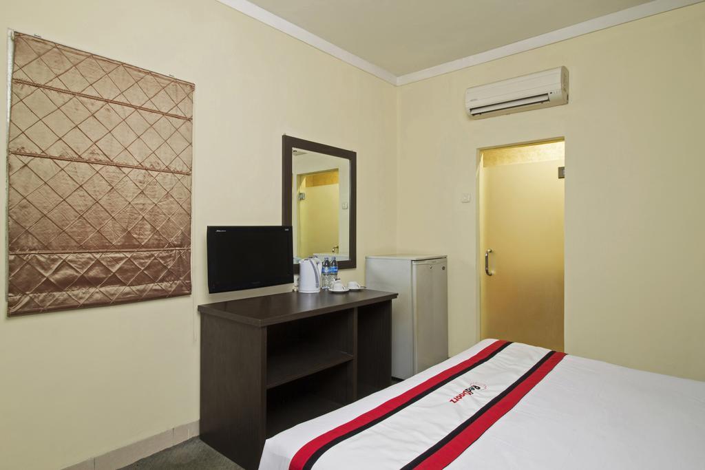 Reddoorz Premium @ Thamrin Kebon Sirih Hotel Jakarta Kültér fotó