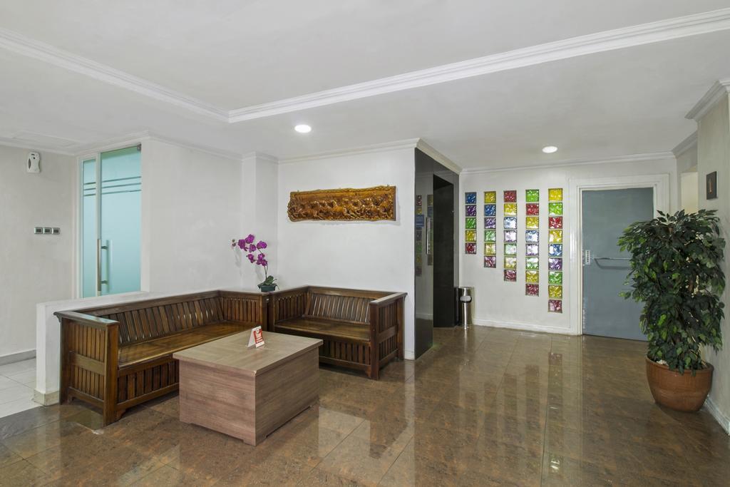 Reddoorz Premium @ Thamrin Kebon Sirih Hotel Jakarta Kültér fotó