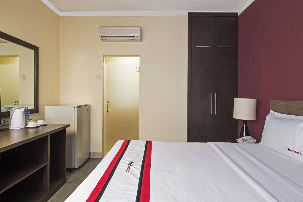 Reddoorz Premium @ Thamrin Kebon Sirih Hotel Jakarta Kültér fotó
