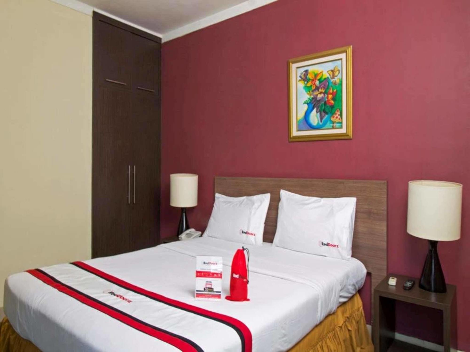 Reddoorz Premium @ Thamrin Kebon Sirih Hotel Jakarta Kültér fotó