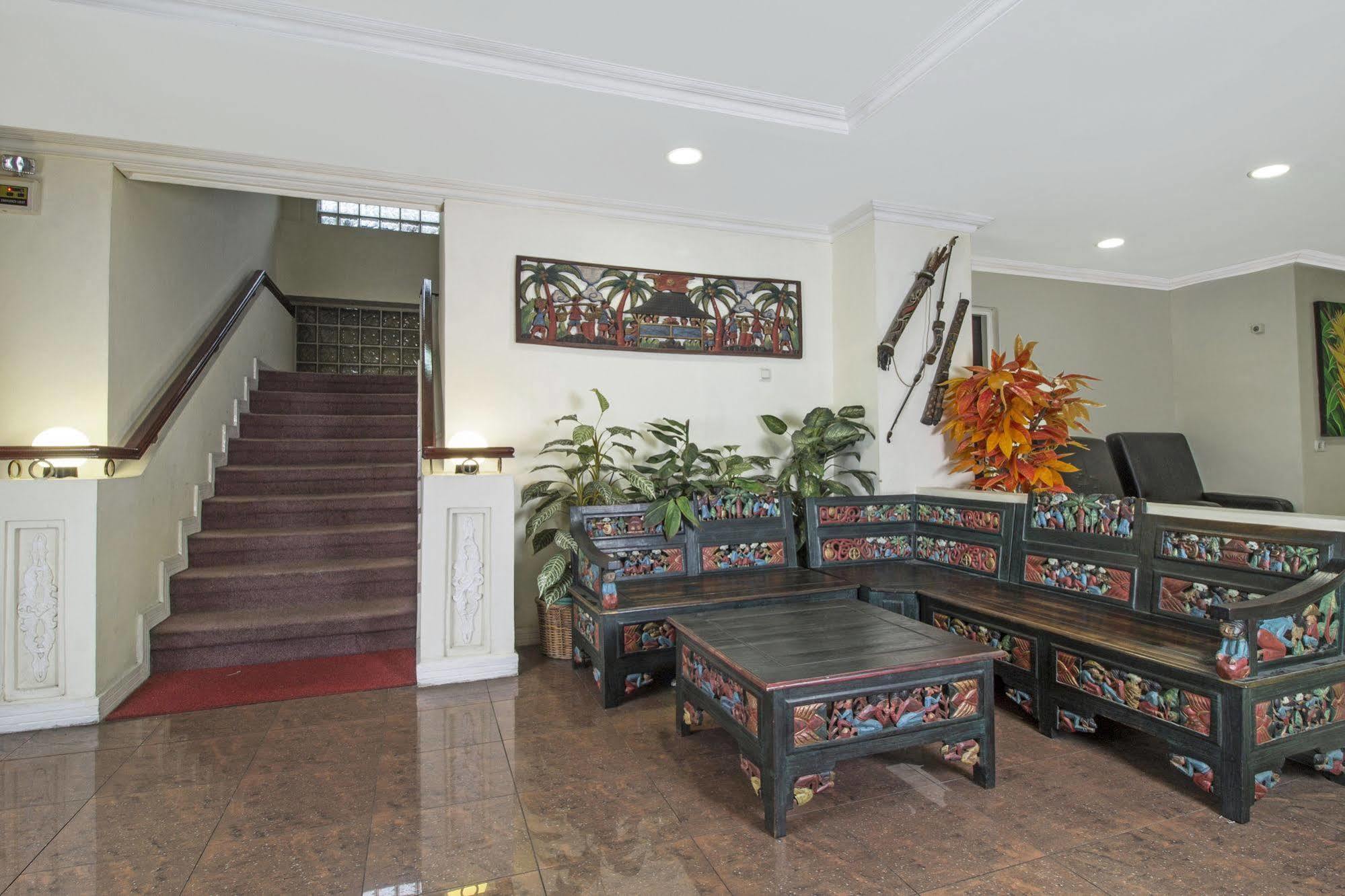Reddoorz Premium @ Thamrin Kebon Sirih Hotel Jakarta Kültér fotó
