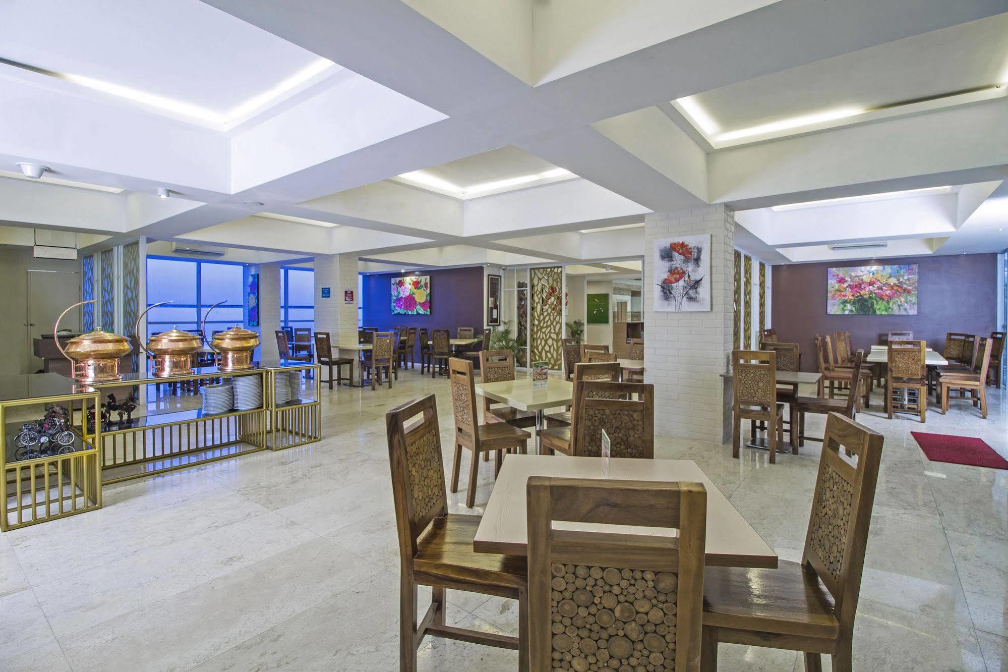 Reddoorz Premium @ Thamrin Kebon Sirih Hotel Jakarta Kültér fotó