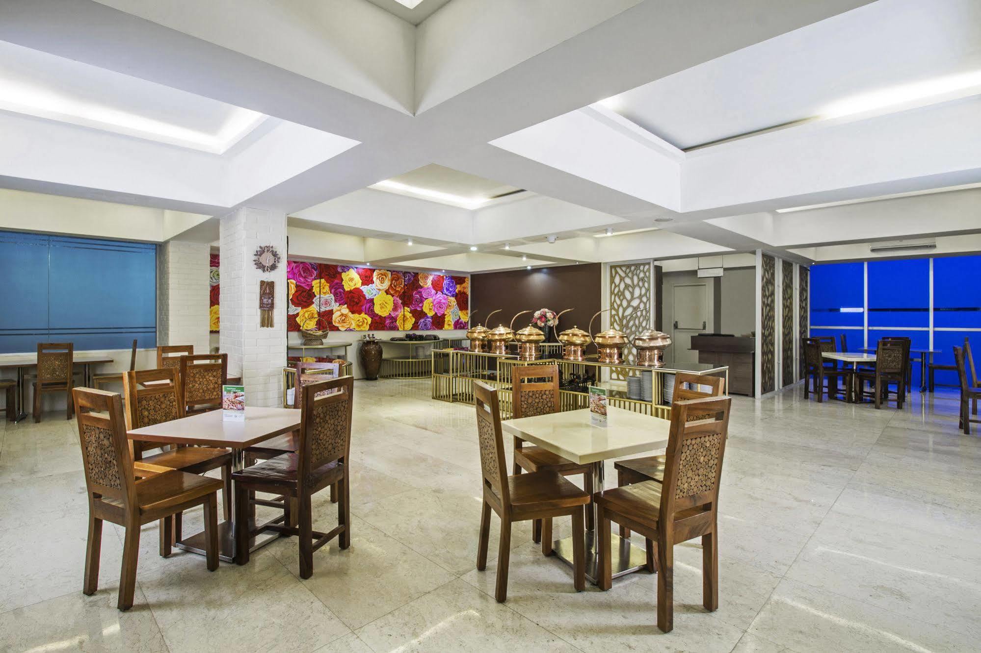 Reddoorz Premium @ Thamrin Kebon Sirih Hotel Jakarta Kültér fotó