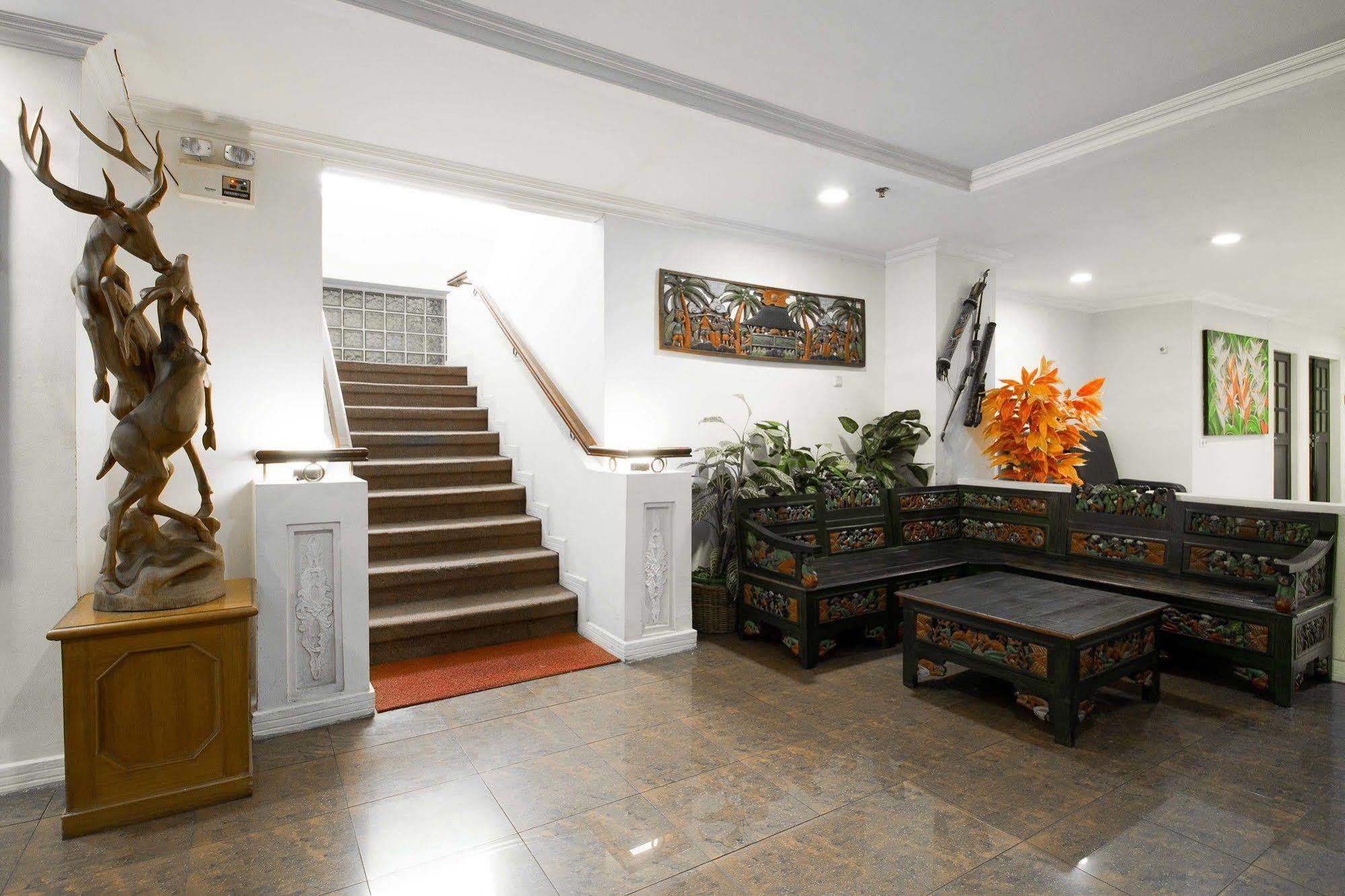 Reddoorz Premium @ Thamrin Kebon Sirih Hotel Jakarta Kültér fotó