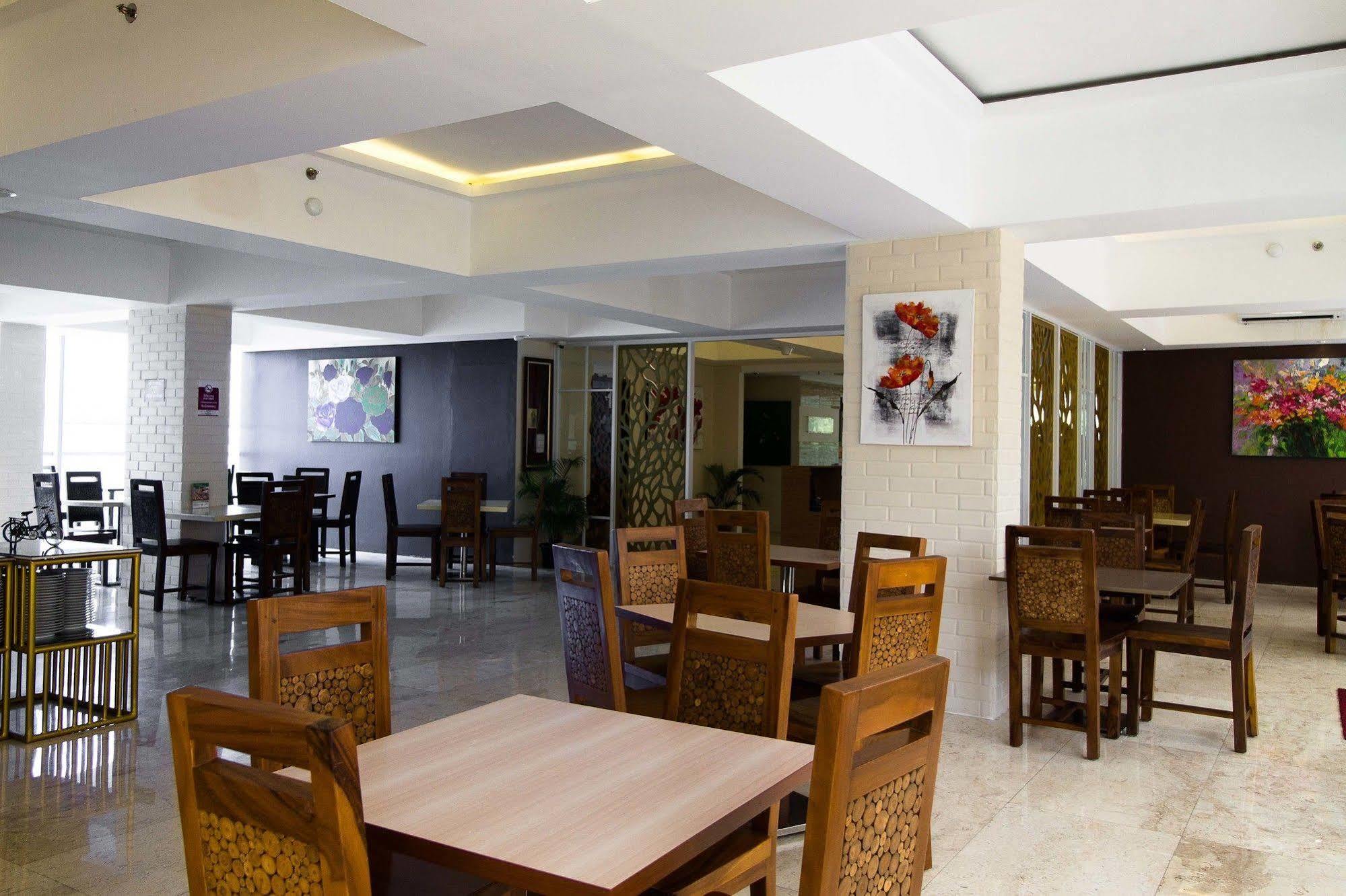 Reddoorz Premium @ Thamrin Kebon Sirih Hotel Jakarta Kültér fotó