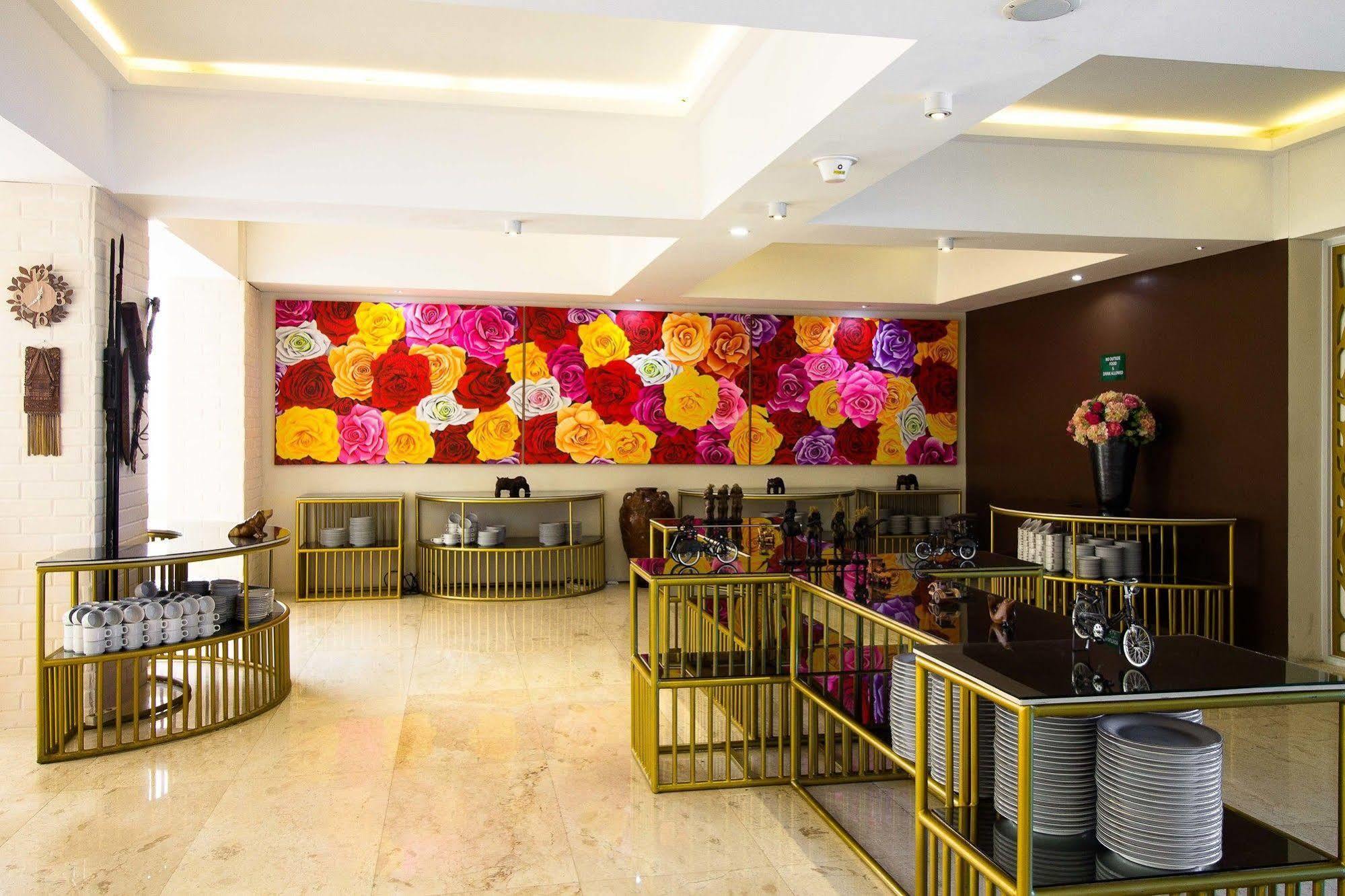 Reddoorz Premium @ Thamrin Kebon Sirih Hotel Jakarta Kültér fotó
