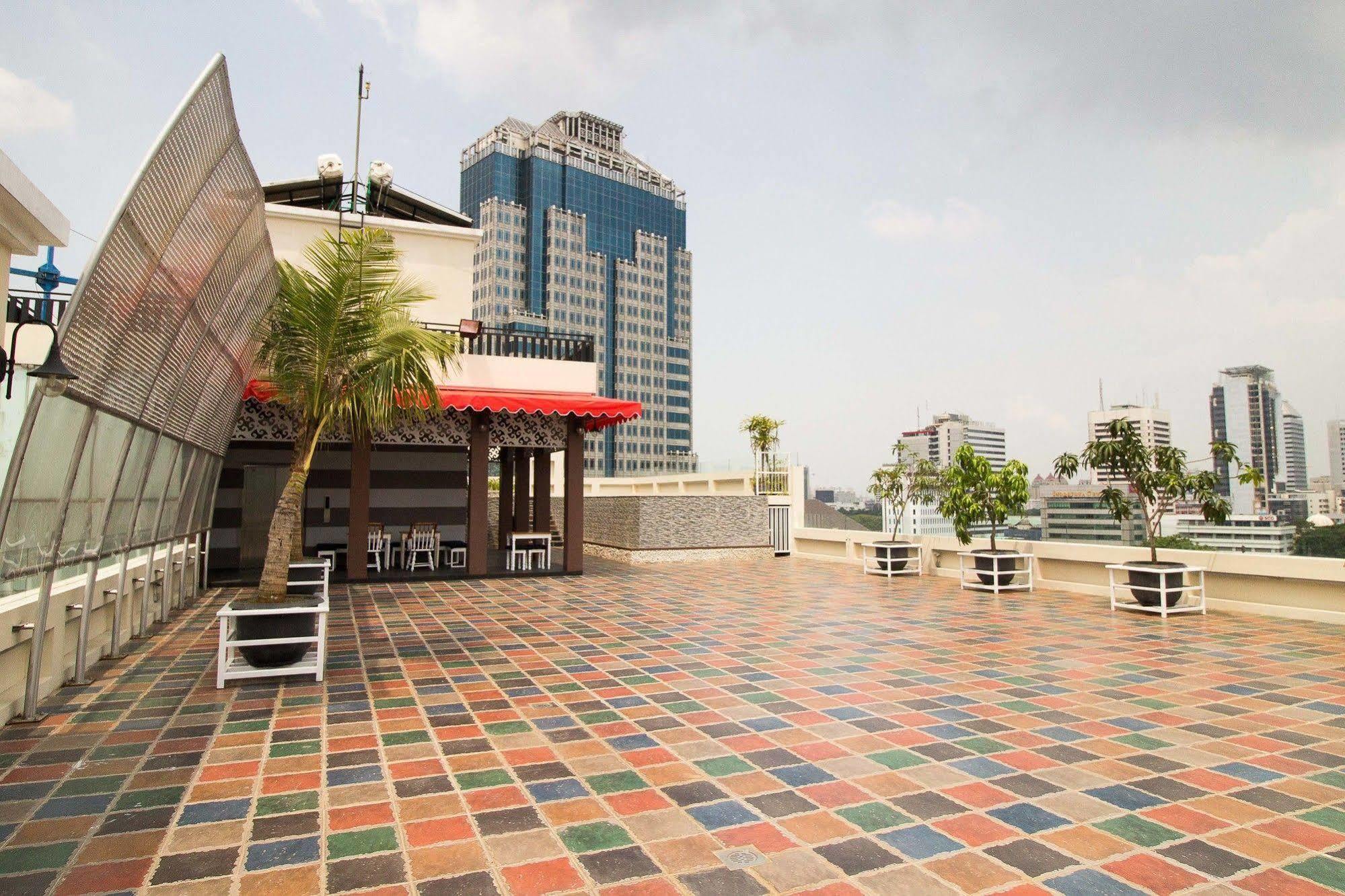 Reddoorz Premium @ Thamrin Kebon Sirih Hotel Jakarta Kültér fotó