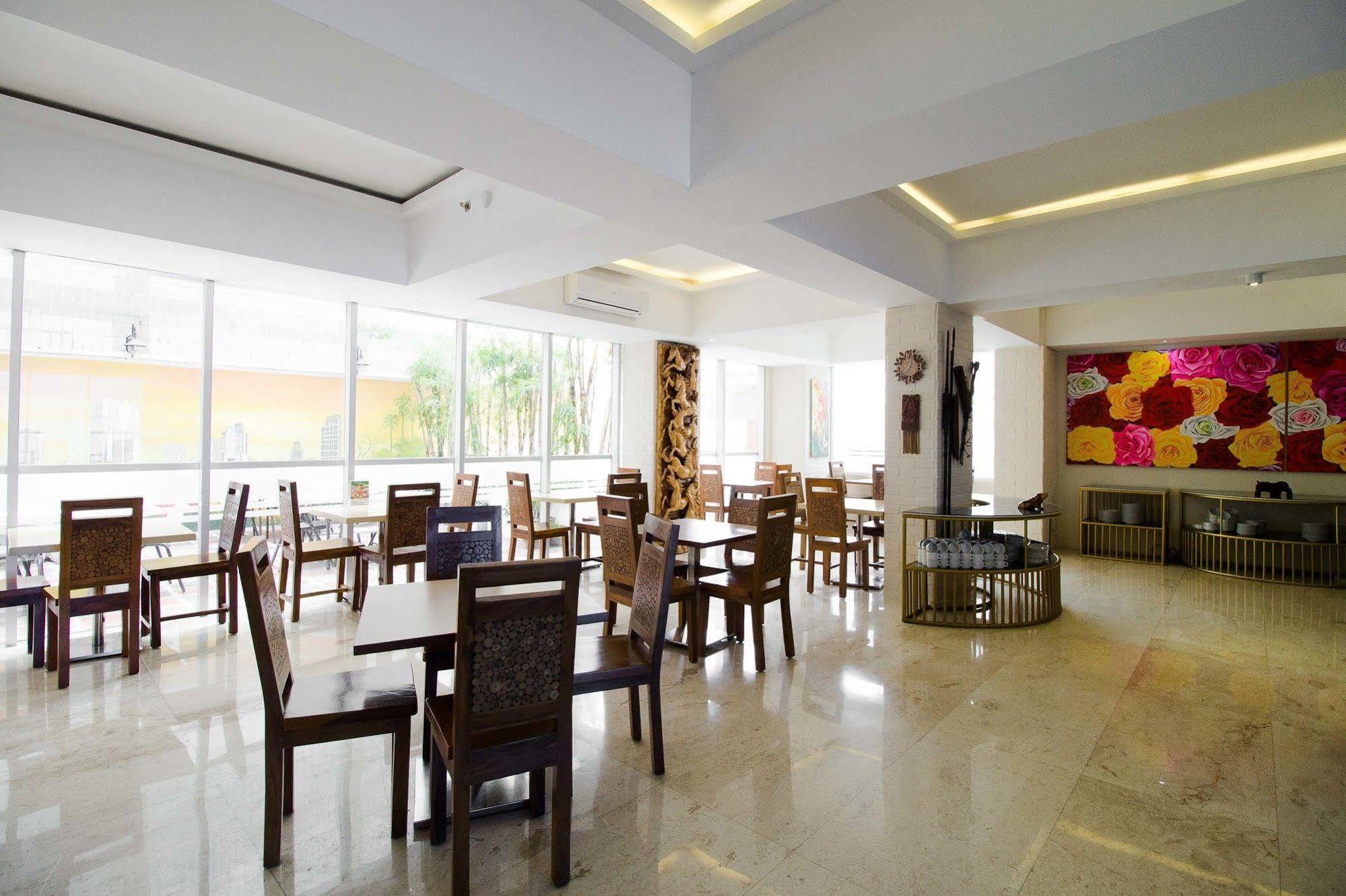Reddoorz Premium @ Thamrin Kebon Sirih Hotel Jakarta Kültér fotó