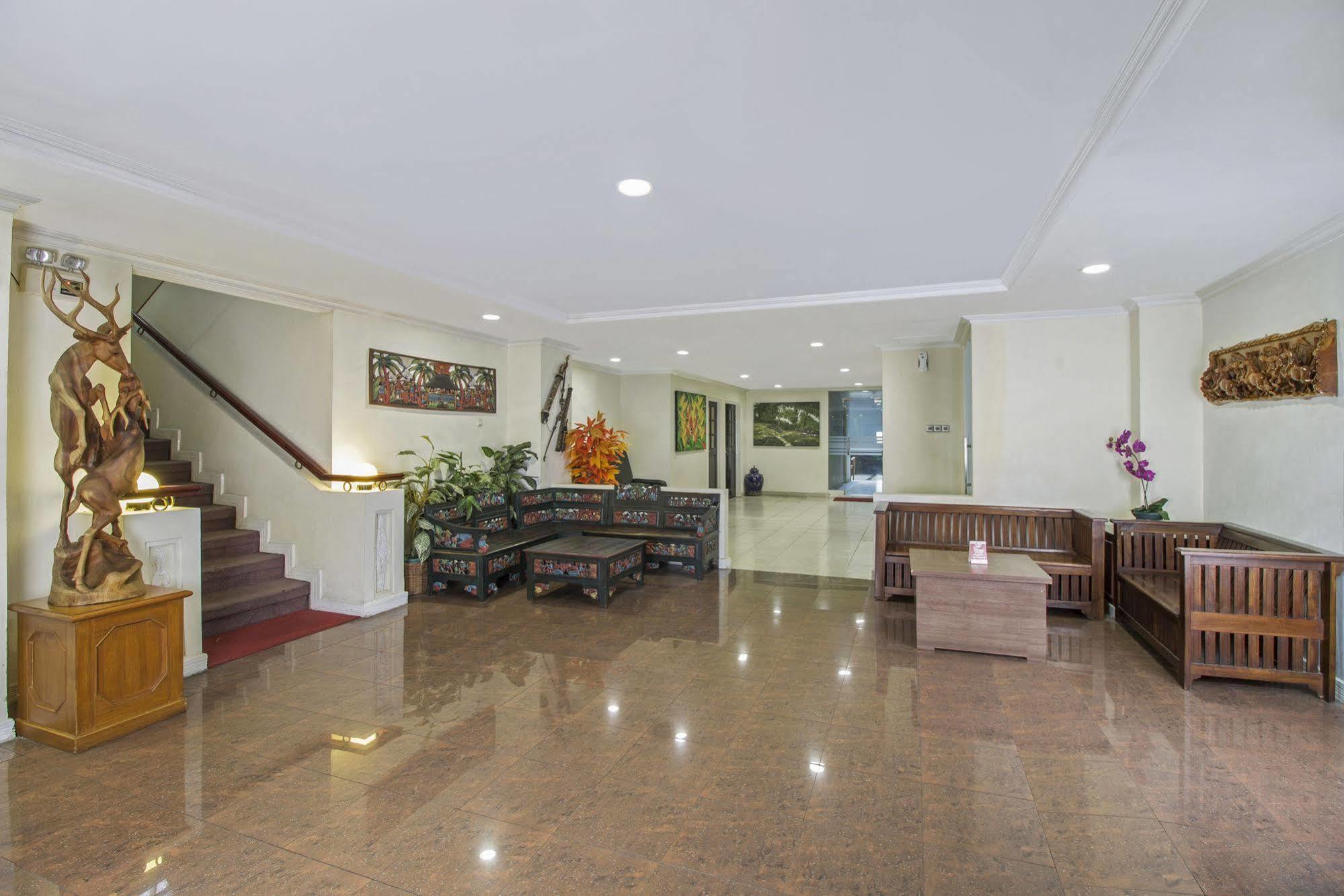 Reddoorz Premium @ Thamrin Kebon Sirih Hotel Jakarta Kültér fotó