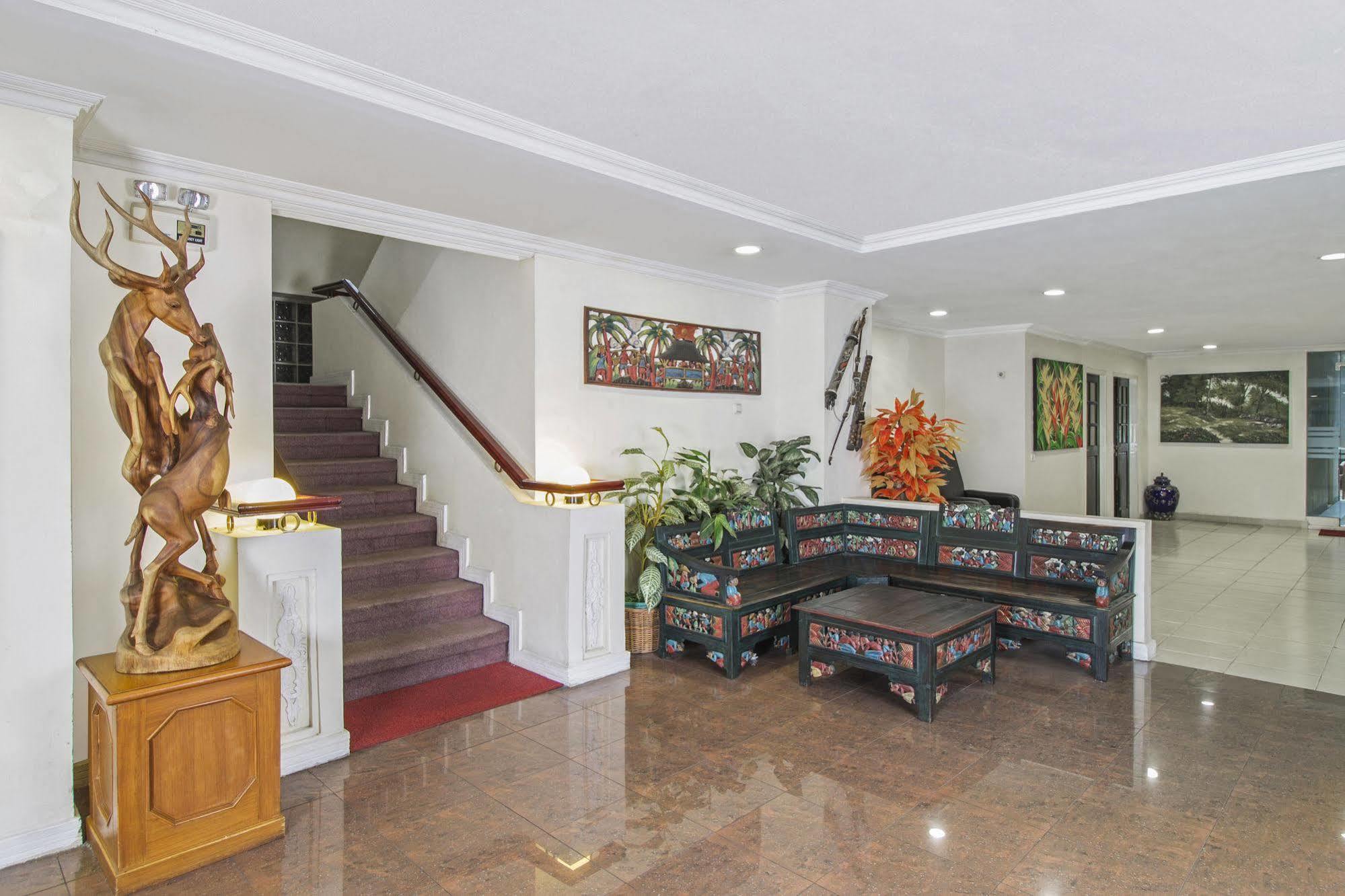 Reddoorz Premium @ Thamrin Kebon Sirih Hotel Jakarta Kültér fotó