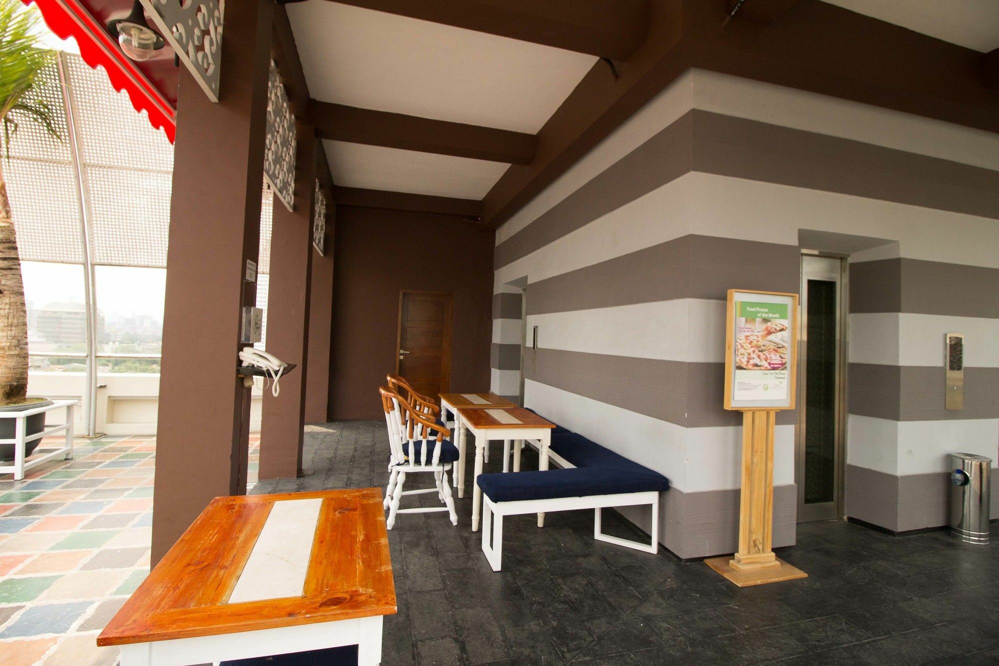 Reddoorz Premium @ Thamrin Kebon Sirih Hotel Jakarta Kültér fotó