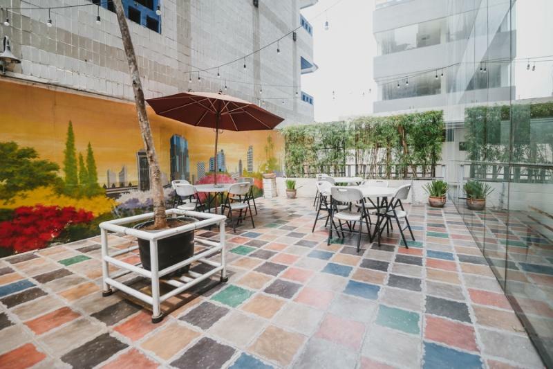 Reddoorz Premium @ Thamrin Kebon Sirih Hotel Jakarta Kültér fotó