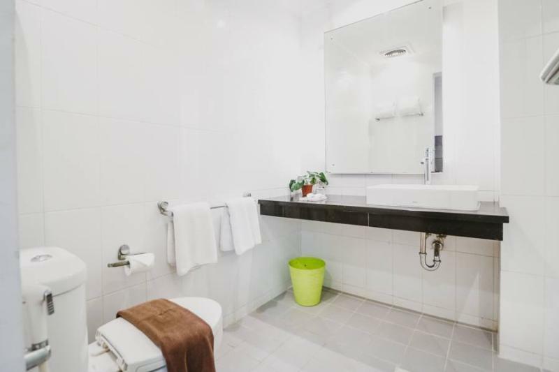 Reddoorz Premium @ Thamrin Kebon Sirih Hotel Jakarta Kültér fotó